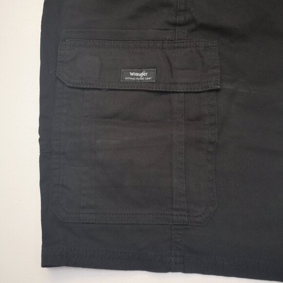 NWT Wrangler 5 Star Premium Epic Soft Men's Size 36/10 Plain Black Cargo Shorts - Picture 5 of 12
